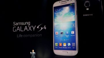 El presidente y líder de comunicaciones móviles de Samsung, JK Shin, presenta hoy, jueves 14 de marzo de 2013, el nuevo teléfono inteligente de la compañía, el Galaxy S4.
