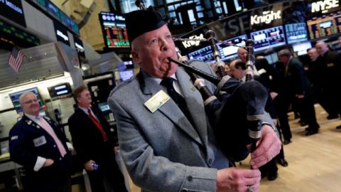 Un músico irlandés en Wall Street.