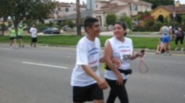 ‘Yo corro maratones porque quiero que la gente con discapacidades entienda que la peor discapacidad que puedes tener es la de darte por vencido’, dice 
Christian Alvarado, un atleta invidente.