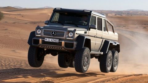 Fue creada para el ejército australiano y utilizada desde el 2011. La enorme SUV 6X6 de Mercedes Benz es impresionante.