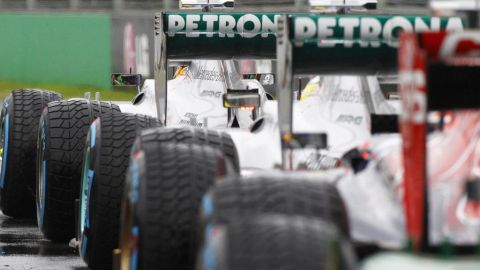 Los autos se quedaron en espera de salir a la pista