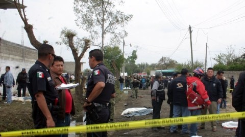 El estallido de un cohete durante una peregrinación religiosa en  Tlaxcala, deja al menos 13 muertos y decenas de heridos.