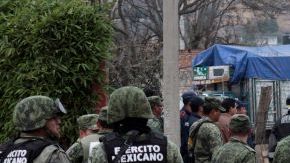 Al menos 200 personas desfilaban en una fiesta patronal en Jesús Tepactepec, en Tlaxcala, cuando ocurrió la explosión.