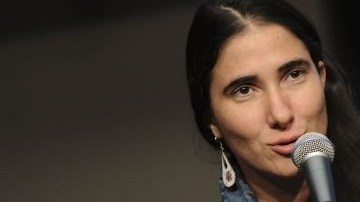 La bloguera cubana Yoani Sanchez Cordero participa en un conversatorio en la escuela de periodismo de la Universidad de Columbia en Nueva York.