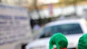 Vestida como Pippie Longstocking, Tiffany Martínez, celebra el fin de semana de San Patricio en  River Street,  Tampa, Florida.