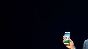 JK Shin, presidente de comunicación móvil y de IT para Samsung Electronics, presentó el nuevo Samsung Galaxy S4 el jueves en Nueva York.