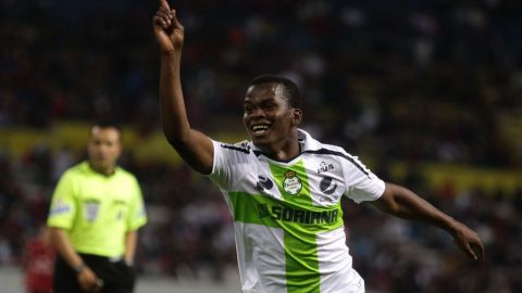 Darwin Quintero, el colombiano, le dio la victoria de último minuto a su club, el Santos sobre el Atlas.