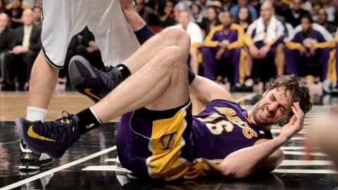El español Pau Gasol sigue lesionado y tendrá que ser revisado el domingo.