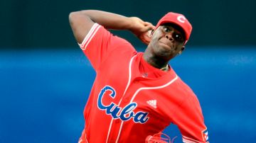 El lanzador cubano Yadier Pedroso murió en un accidente en Cuba.