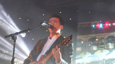 Los hermanos Gustavo y Adolfo Ángel deleitaron a su público con los éxitos de su repertorio musical.