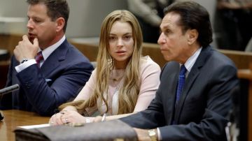 Lindsay Lohan no lucía descansada hoy en el tribunal de Los Angeles.