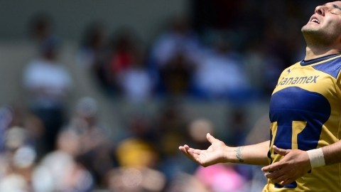 Martín Bravo lamenta una fa- lla ayer ante el León.