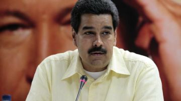 Políticos opositores y analistas critican la gran insistencia de Maduro en citar a Chávez en sus discursos.