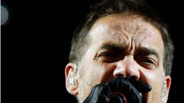 El músico promociona "Vicentico - 5".