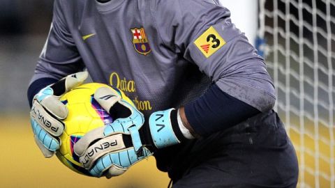 Víctor Valdés podría ir a la Liga Premier.