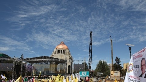 Miles de personas se reunieron hace dos días en el DF para protestar contra una posible privatización de Pemex en un acto convocado por el PRD.