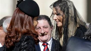 La presidenta Cristina Kirchner intercambió un afectuoso saludo con Máxima Zorreguieta durante la ceremonia del inicio del Pontificado del papa Francisco.