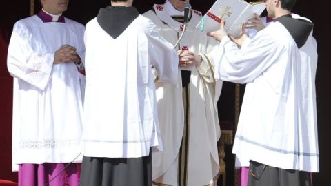 Hoy en la festividad de San José, patrón de la Iglesia, el papa ha recordado su figura y destacado que la misión que le confió Dios fue la de custodiar a María y a Jesús.