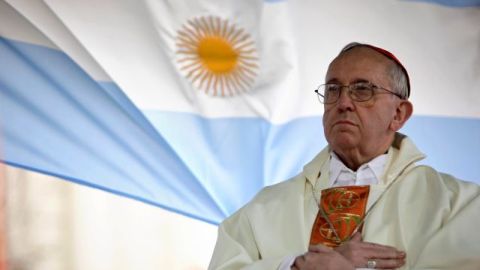 Jorge Mario Bergoglio ofreciendo una misa en la iglesia San Cayetano, en Buenos Aires.