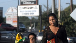 Los inmigrantes que viven en las Carolinas tratan de  pasar desapercibidos y evitan hasta manejar para no ser detenidos.