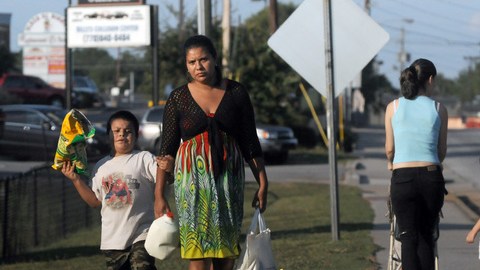 Los inmigrantes que viven en las Carolinas tratan de  pasar desapercibidos y evitan hasta manejar para no ser detenidos.