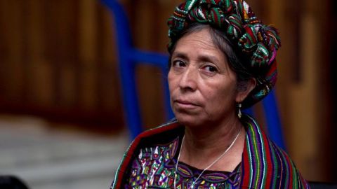 Una mujer familiar de una víctima asistió al Tribunal Primero A de Mayor Riesgo, donde se celebra el juicio.