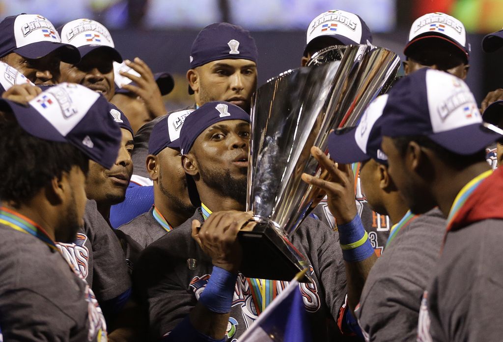Mientras en San Francisco, California, José Reyes cargaba orgulloso el trofeo de campeón del Clásico Mundial de Béisbol, en la República Dominicana tres hermanos que celebraban la victoria perdieron la vida.