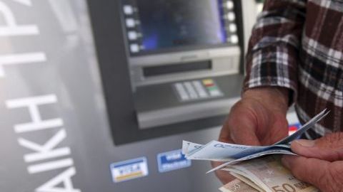 Chipre continúa hoy en una jornada de incertidumbre tras el rechazo del Parlamento al impuesto a los depósitos bancarios.
