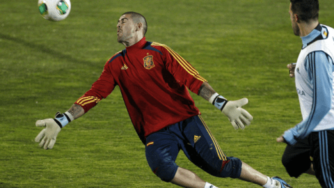 Víctor Valdés será el portero titular con Espña, en el duelo ante Finlandia
