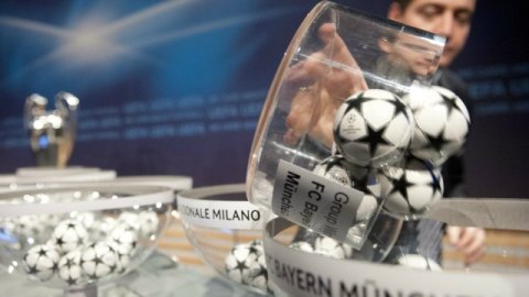 Ex árbitro turco asegura que hubo manipulación en el sorteo de Champions