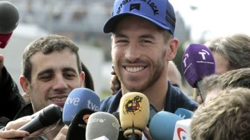 Sergio Ramos habla con la prensa a su llegada a la Ciudad del Futbol, donde España se concentra para las eliminatorias.