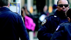 Miembros del Departamento de Policía de Nueva York en las calles de Manhattan.