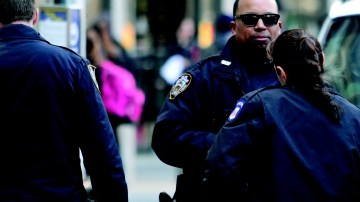 Miembros del Departamento de Policía de Nueva York en las calles de Manhattan.