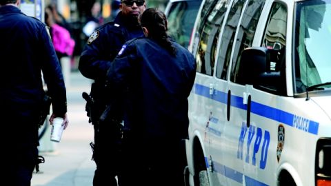 Miembros del Departamento de Policía de Nueva York en las calles de Manhattan.