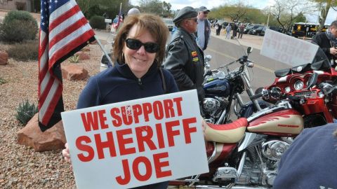 Los activistas alegan que los organizadores de la revocatoria violan los derechos de libertad de expresión de los votantes que reeligieron a Arpaio el año pasado.