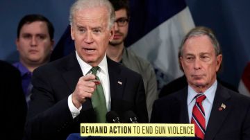 El vicepresidente de EEUU, Joseph Biden,  y el alcalde de Nueva York Michael Bloomberg (der.), durante la rueda de prensa este jueves.