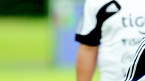 Jonathan Fabbro tratará de mantener el equilibrio en la media cancha de Paraguay.