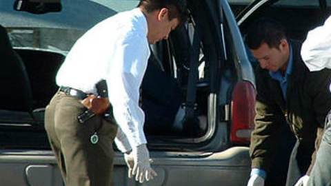 El velador recibió dos tiros y perdió la vida, mientras que un policía resultó lesionado.