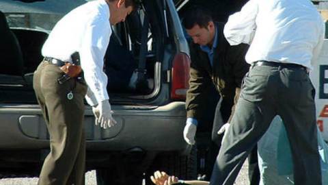 El velador recibió dos tiros y perdió la vida, mientras que un policía resultó lesionado.