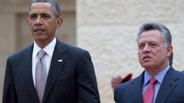 El rey jordano Abdalá II (D) recibió a Barack Obama durante su visita a ese país.