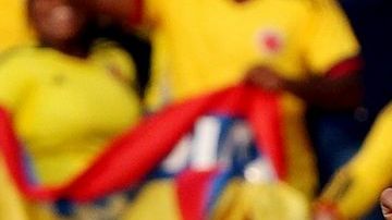 Chupándose el dedo, así festejó Radamel Falcao su gol contra Bolivia.