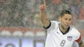 EEUU derrotó 1-0 a Costa Rica, en un estadio tapizado de blanco por la nieve