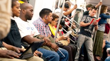 El fallo responde a una demanda presentada por dos aficionados a los trenes que fueron detenidos por la Policía mientras tomaban fotos en una estación del "subway" en Queens.