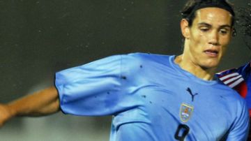 Edison Cavani, goleador de Uruguay, reconoce la potente ofensiva chilena