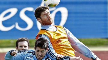 Xabi Alonso entrena junto con Isco Iz, del Málaga, con la selección de España