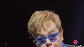 El filme de Elton John estará a cargo del realizador estadounidense Michael Gracey.