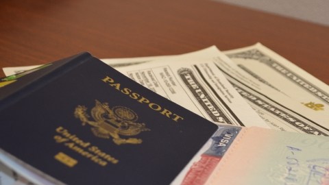 Los fraudes migratorios pueden incluso causar que una persona no pueda convertirse en ciudadano.