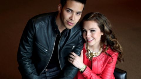 Prince Royce y Thalía posan en un reciente encuentro en Nueva York donde promocionaron el sencillo 'Te perdiste mi amor'.