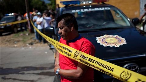 Las investigaciones dan cuenta que personas no identificadas ingresaron al lugar donde se encontraba Barrios acompañado de las otras tres personas y les dispararon.
