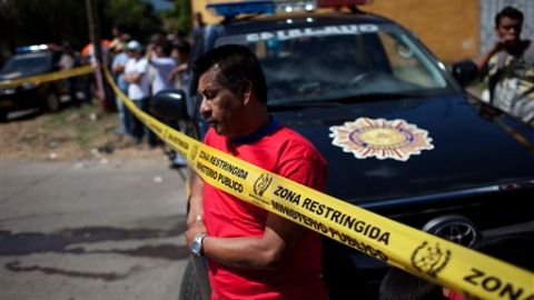 Las investigaciones dan cuenta que personas no identificadas ingresaron al lugar donde se encontraba Barrios acompañado de las otras tres personas y les dispararon.